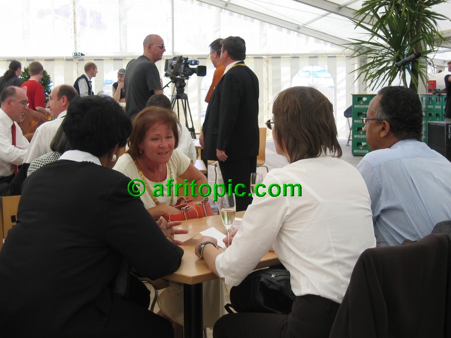 ../Images/AfricaFestival-27-28May05 008.jpg